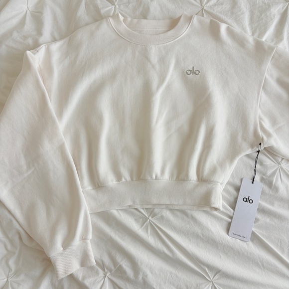 Alo Cropped Accolade Crewneck - Picture 2 of 5